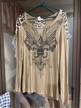 Buckle Tan Long Sleeve Graphic Top with Leopard Shoulders